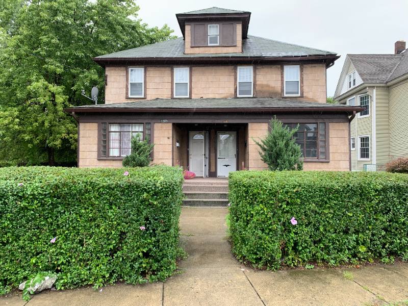 Townhouse for rent at 1209 Sanderson Ave, Scranton, PA 18509
