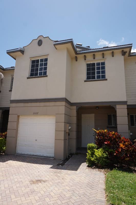 Townhouse for rent at 2026 Nassau Dr, West Palm Beach, FL 33404