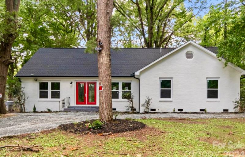 House for rent at 4718 Rolling Hill Dr #B, Charlotte, NC 28213