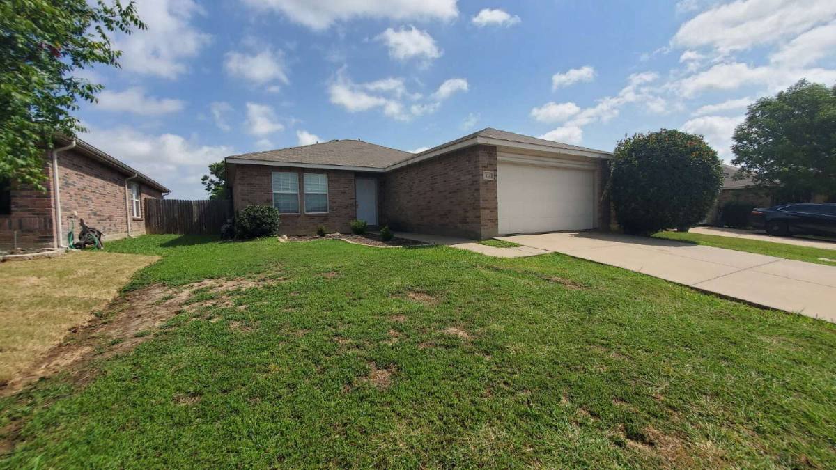 House for rent at 217 Silver Lake Trail, Fort Worth, TX 76140