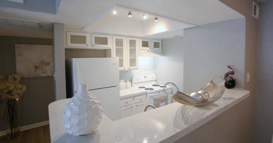 Apartment for rent at 2021 E Pioneer Parkway, Arlington, TX 76010