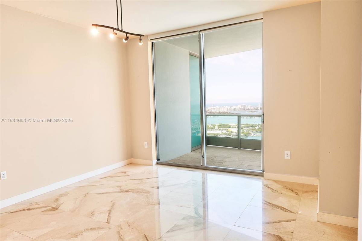 House for rent at 900 Biscayne Blvd #5601, Miami, FL 33132