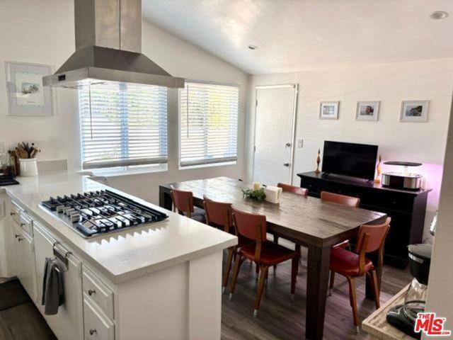 House for rent at 20542 Aetna St, Woodland Hills, CA 91367