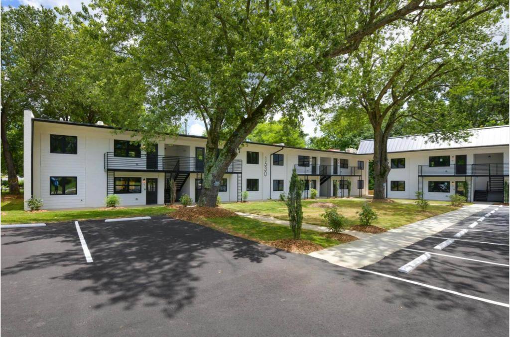 Apartment for rent at 1530 Hawthorne Lane, Charlotte, NC 28205