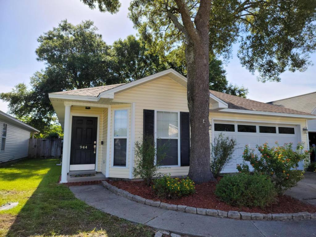 House for rent at 944 Claeven Circle, Fort Walton Beach, FL 32547