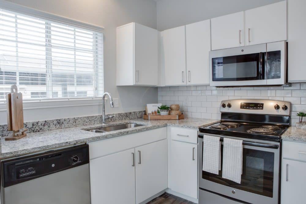 Apartment for rent at The Palmer at Las Colinas Apartment Homes, 2940 W Royal Lane, Irving, TX 75063