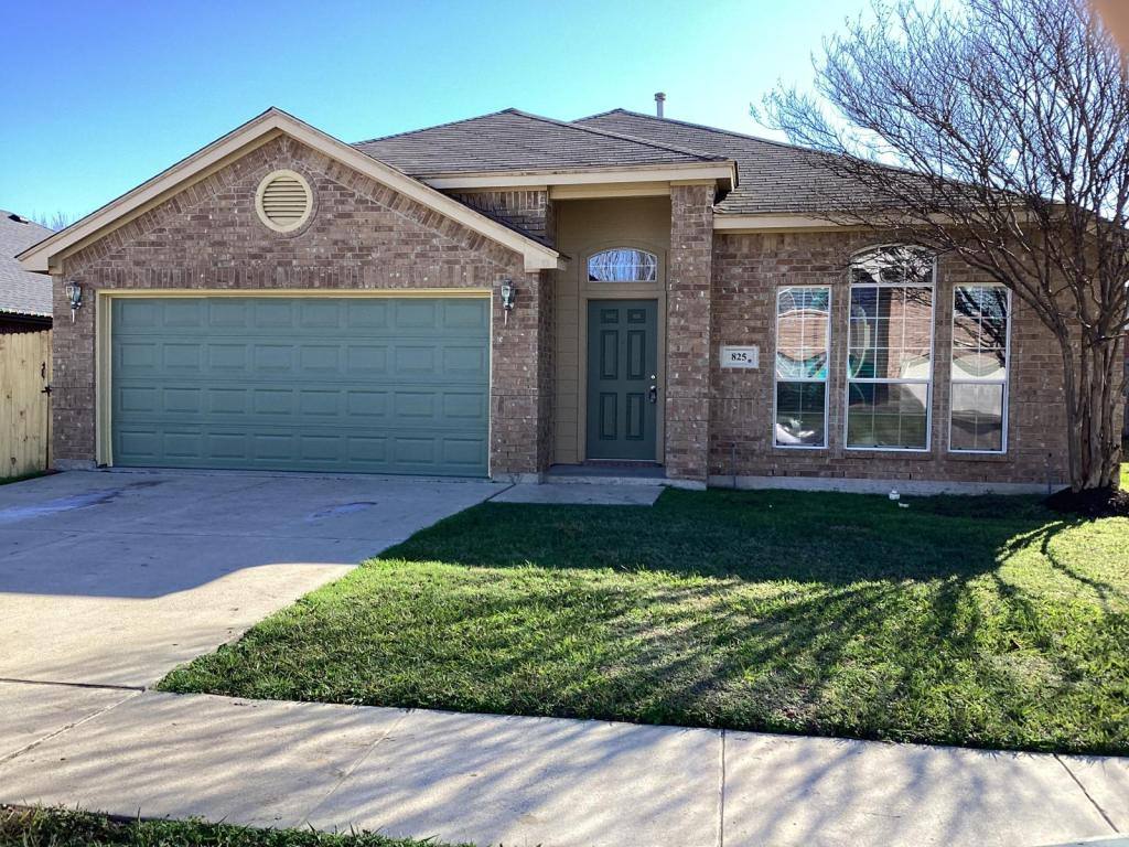 House for rent at 825 Coppin Dr, Fort Worth, TX 76120