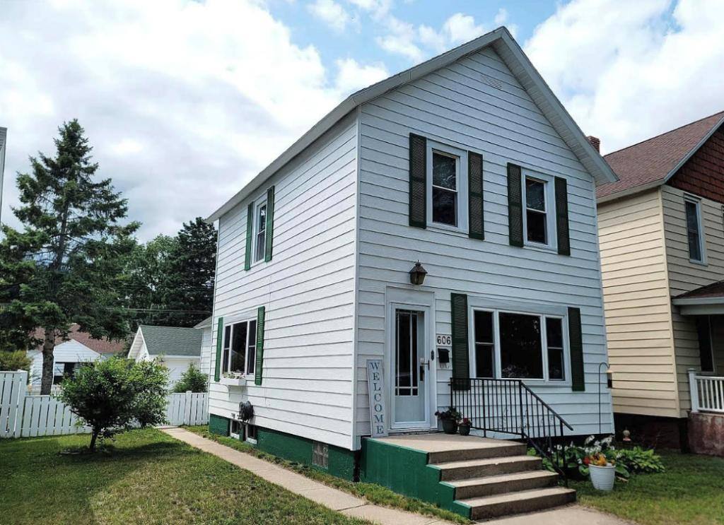 House for rent at 606 16th St S, Escanaba, MI 49829
