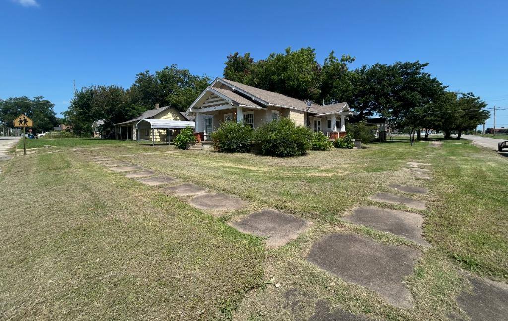 House for rent at 522 E Maple St, Cushing, OK 74023