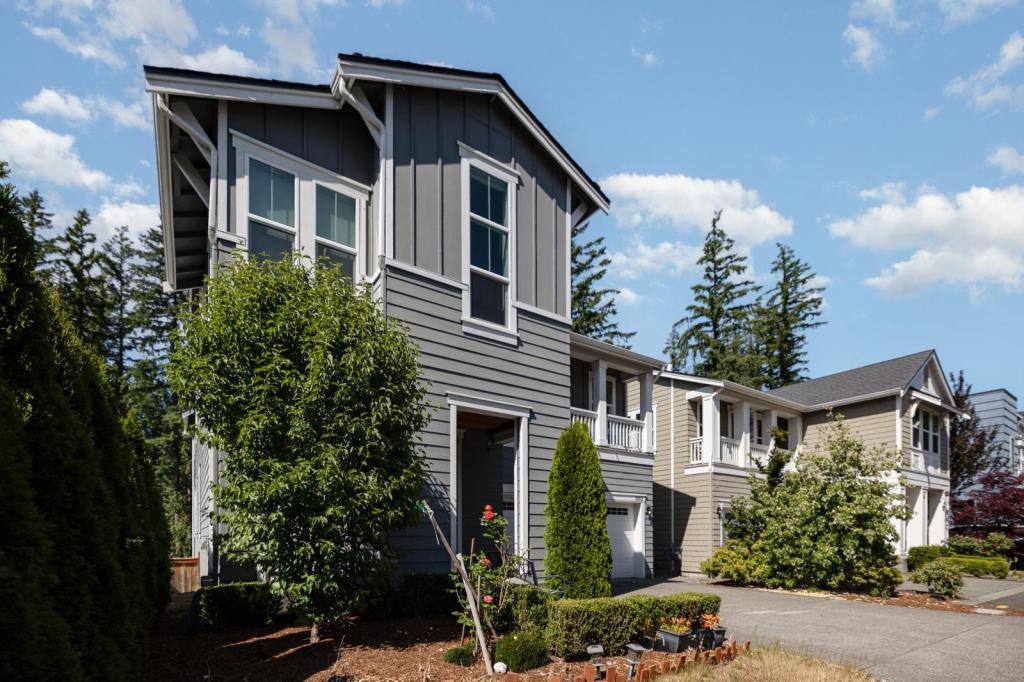 House for rent at 24012 NE 14th St, Sammamish, WA 98074