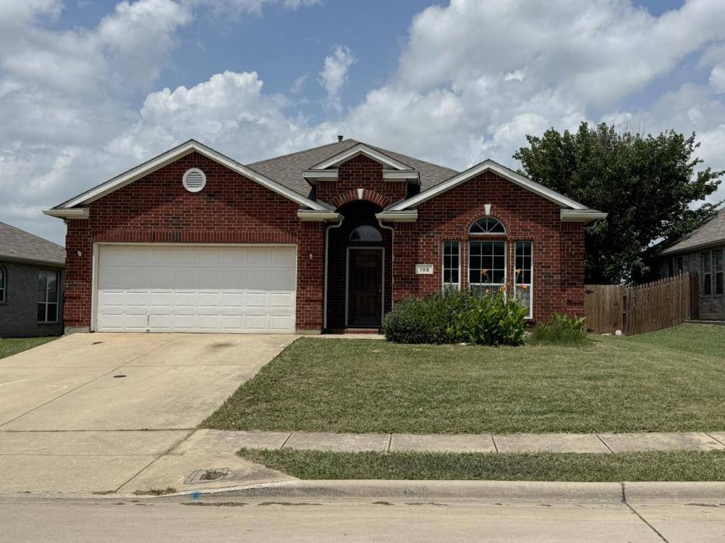 House for rent at 108 Creekside Dr, Sanger, TX 76266