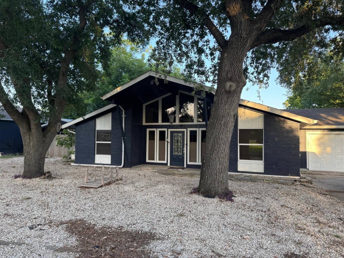 House for rent at 124 Bluff Dr, Livingston, TX 77351