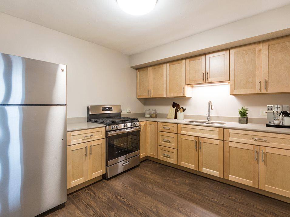 Townhouse for rent at Cambridge Manor, 2701 S Indiana Ave, Chicago, IL 60616