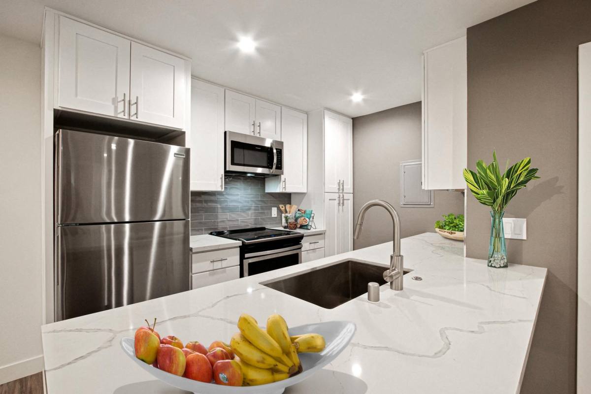 Apartment for rent at Casa De Vida Apartment Homes, 3230 Overland Ave, Los Angeles, CA 90034