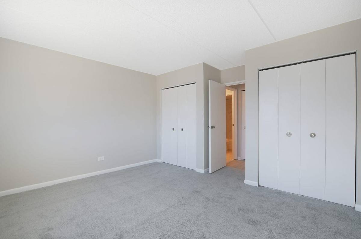 Apartment for rent at Spring Hill Condos, 280 Springhill Dr, Roselle, IL 60172