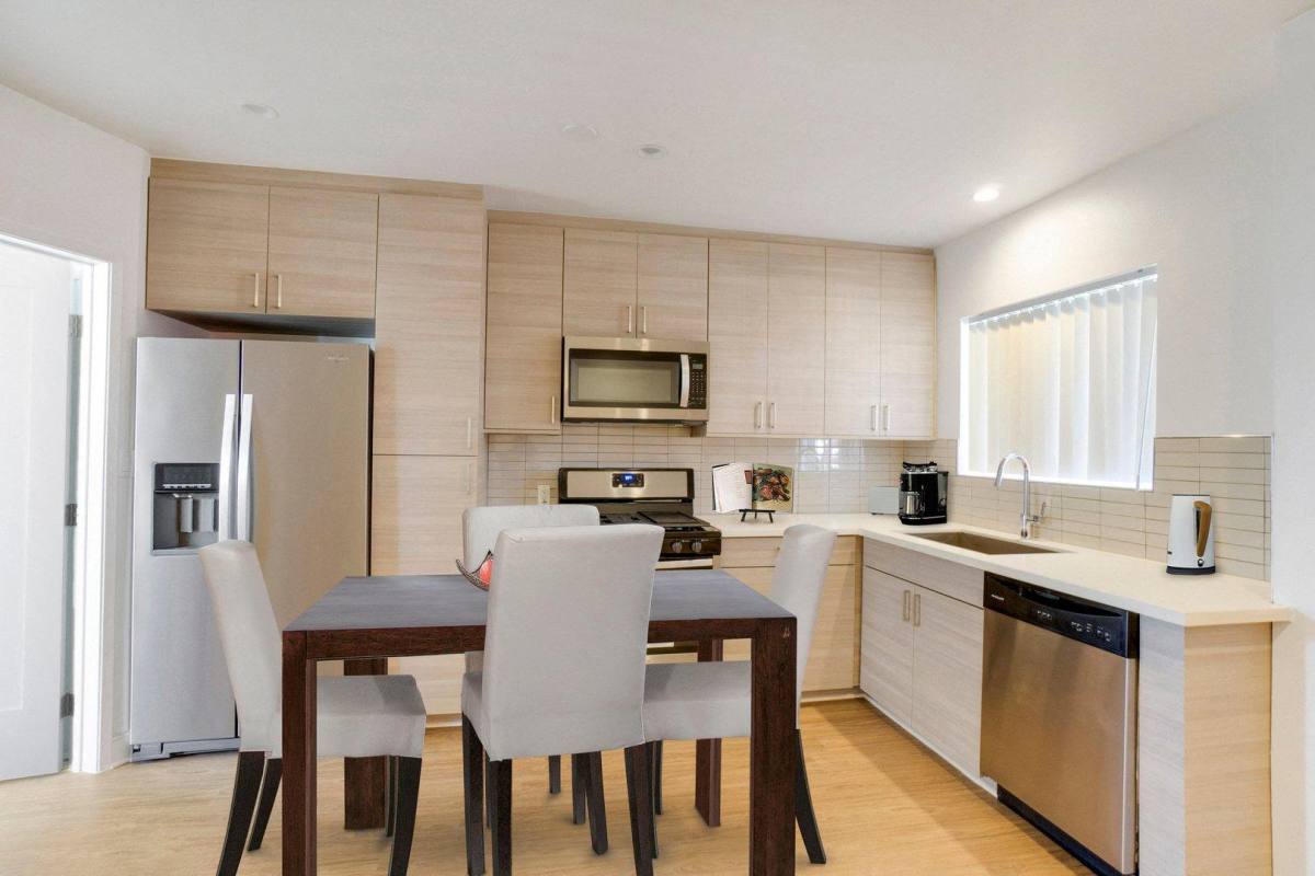 Apartment for rent at Citra Apartment Homes, 700 S 6th St #108, Burbank, CA 91501