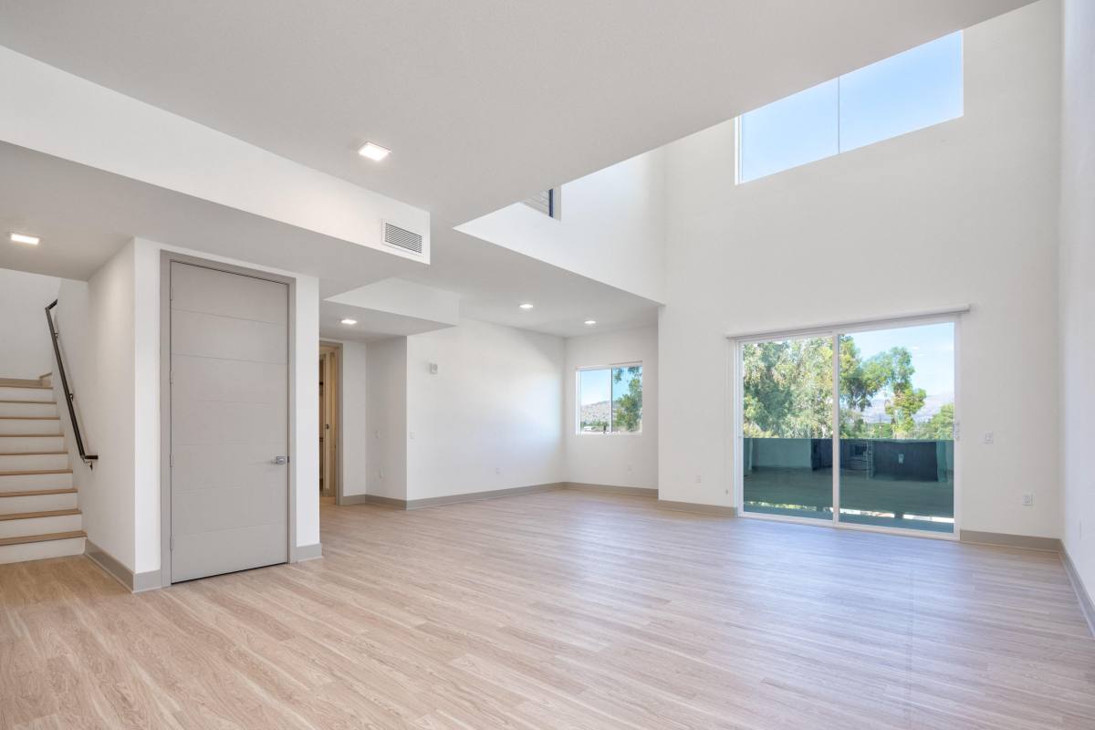 Apartment for rent at Warner Courtyard, 6800 Variel Ave #303, Canoga Park, CA 91303