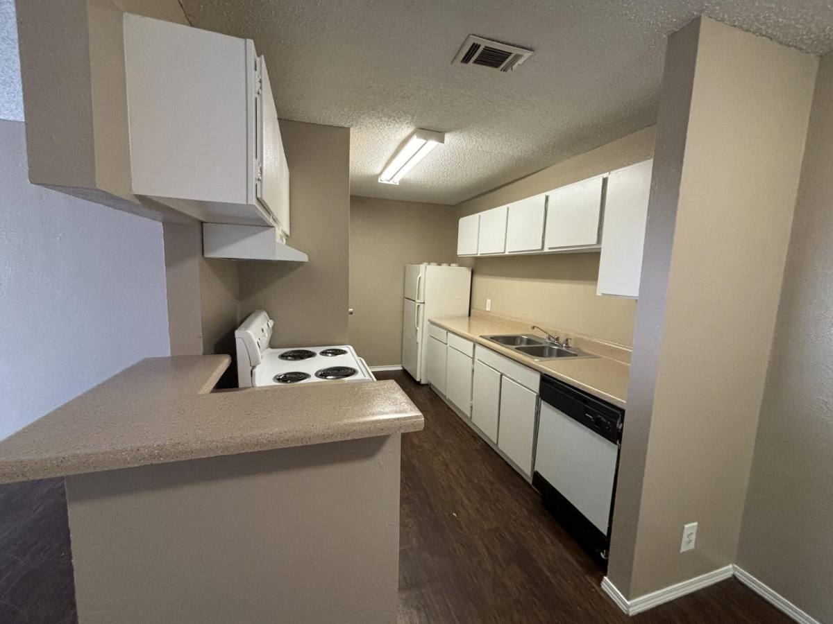 Apartment for rent at 1709 W Schunior St, Edinburg, TX 78541