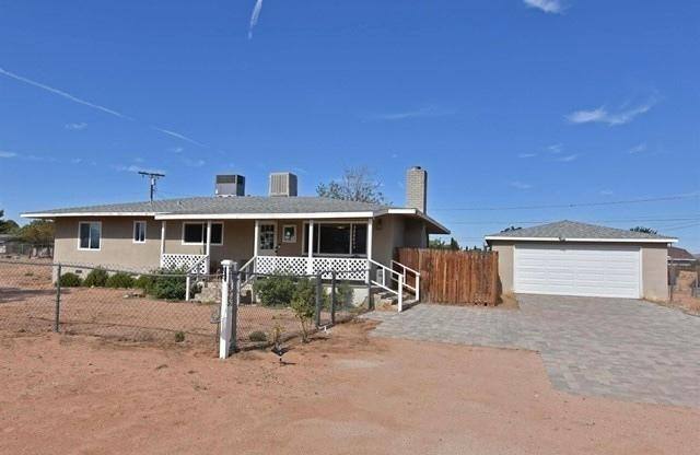 House for rent at 21825 Thunderbird Rd, Apple Valley, CA 92307