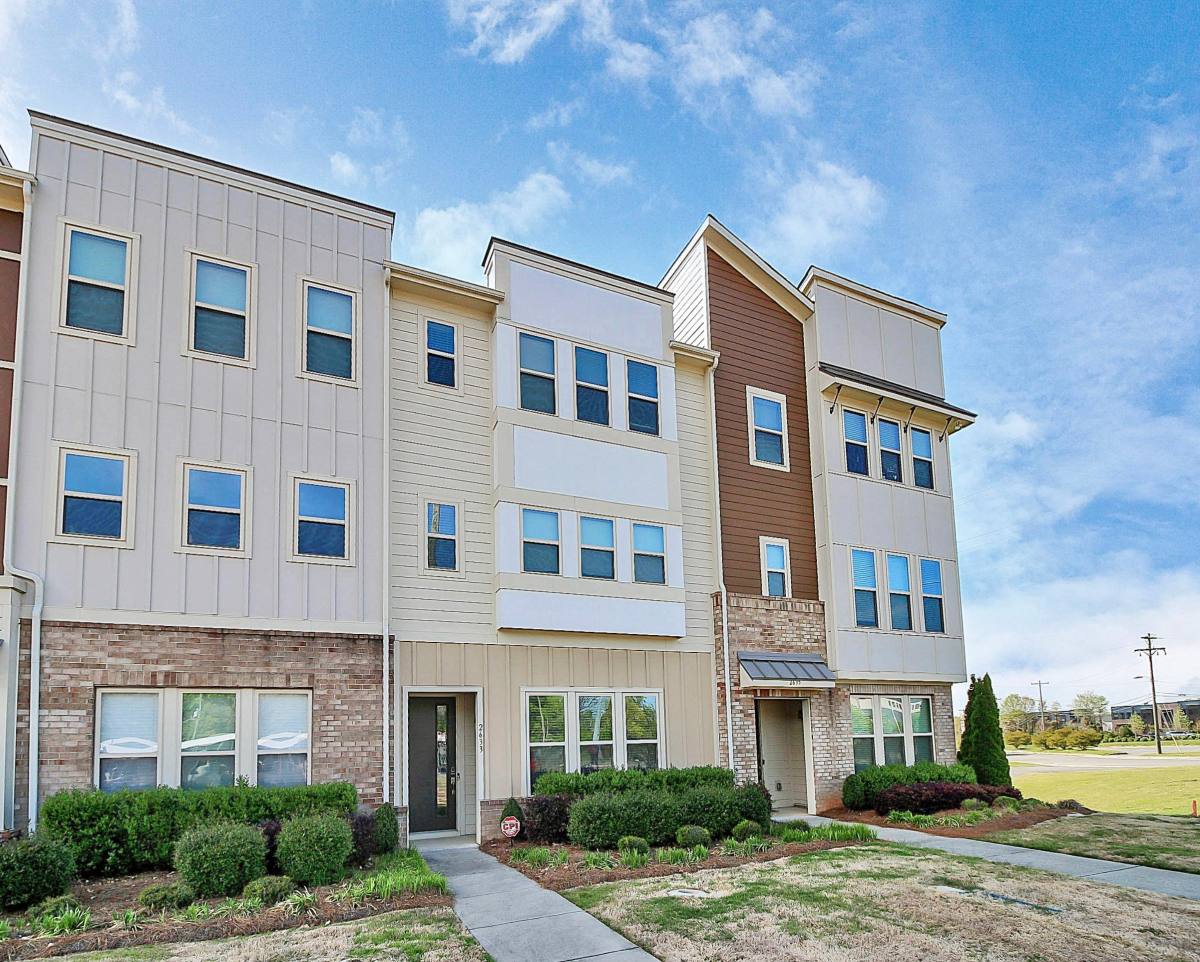 Townhouse for rent at Brightwalk, 2633 Statesville Ave #1, Charlotte, NC 28206