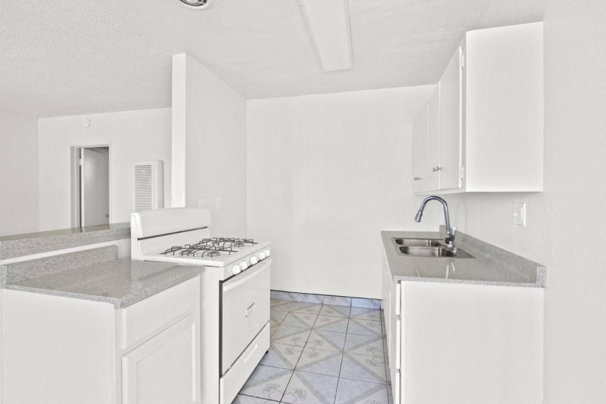Apartment for rent at 8342 Westminster Boulevard, 8342-8402 Westminster Blvd #20, Westminster, CA 92683