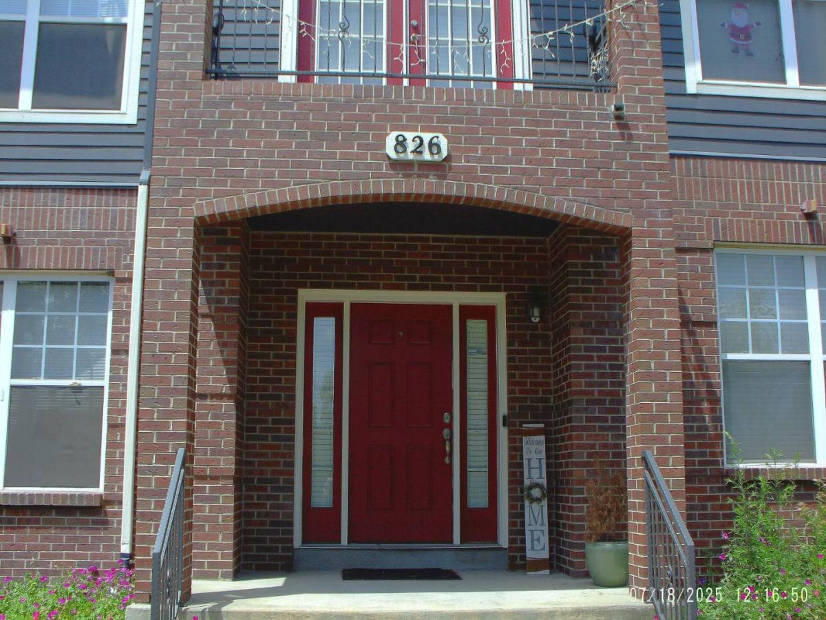 Townhouse for rent at 826 S Wahsatch Ave, Colorado Springs, CO 80903