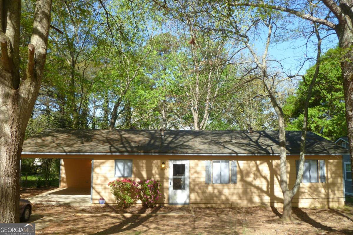 House for rent at 6627 Bent Creek Dr, Rex, GA 30273