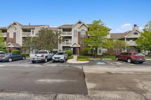 Apartment for rent at 63 Kensington Circle #108, Wheaton, IL 60189