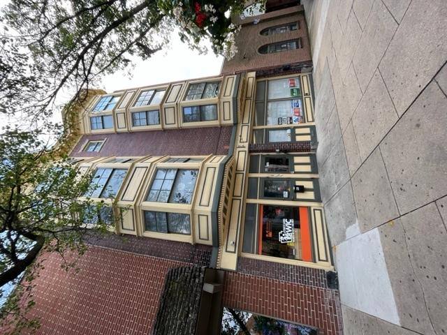 Apartment for rent at 132 W Market St, York, PA 17401