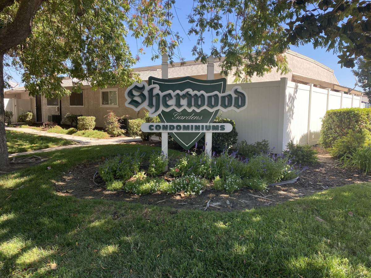 Townhouse for rent at Sherwood Gardens Condominiums, 201 Woodrow Ave #27, Modesto, CA 95350