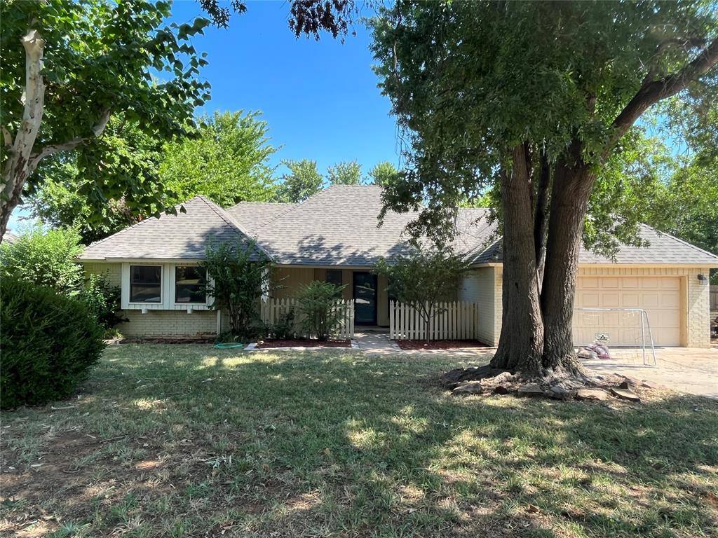 House for rent at 1313 Brookhaven Dr, Edmond, OK 73034
