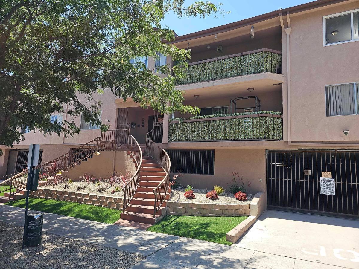 Apartment for rent at 342 W Elm Ave, Burbank, CA 91506
