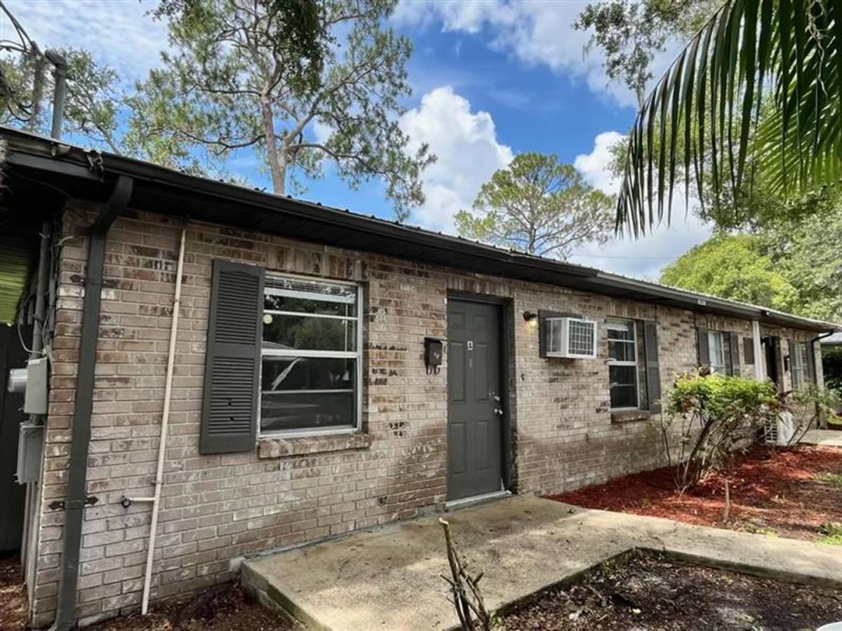 Apartment for rent at 1601 Lowry Ave, Plant City, FL 33563