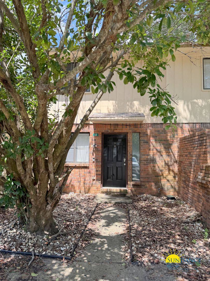 Townhouse for rent at 16 Cape Dr NW, Fort Walton Beach, FL 32548