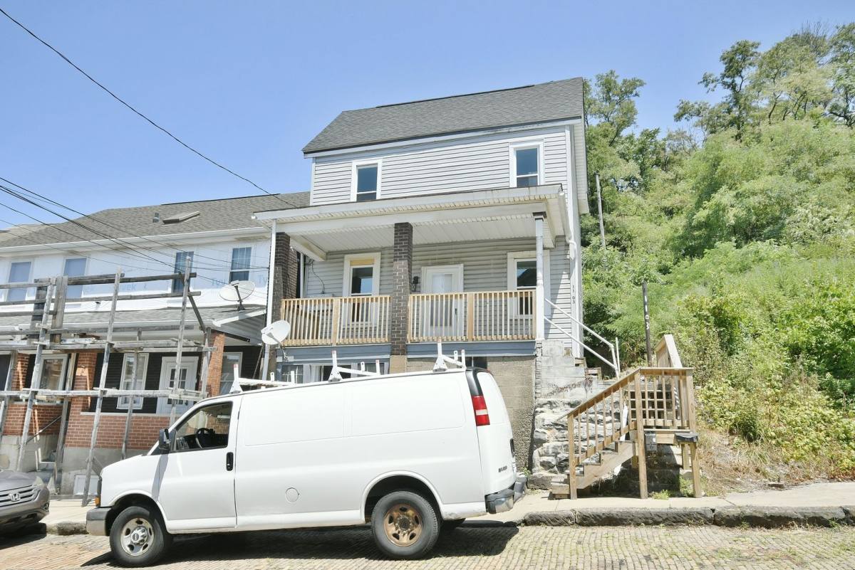 Apartment for rent at 1103 Crosby St, Braddock, PA 15104