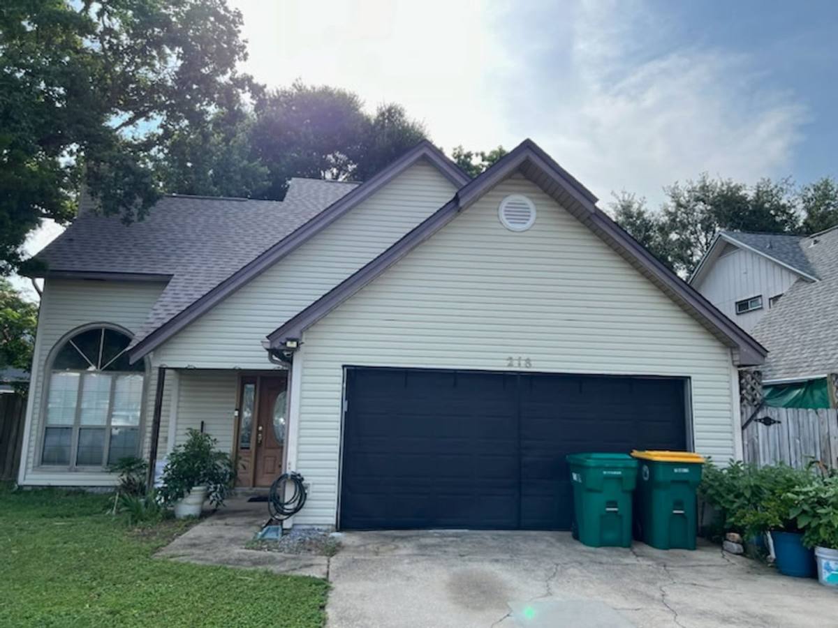 House for rent at 218 Woodland Park Circle, Mary Esther, FL 32569
