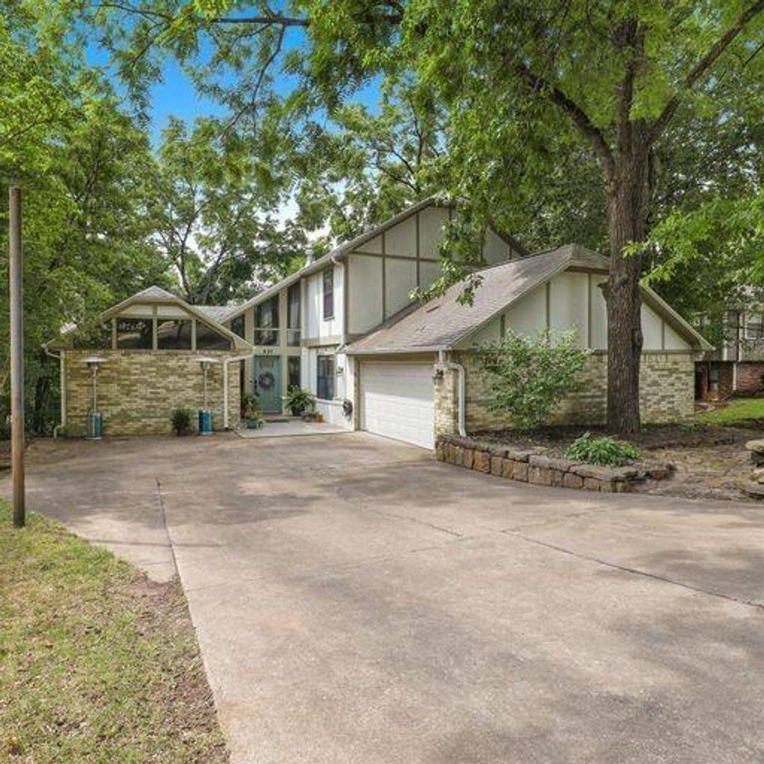 House for rent at 627 Rockcliff Rd, Fayetteville, AR 72701