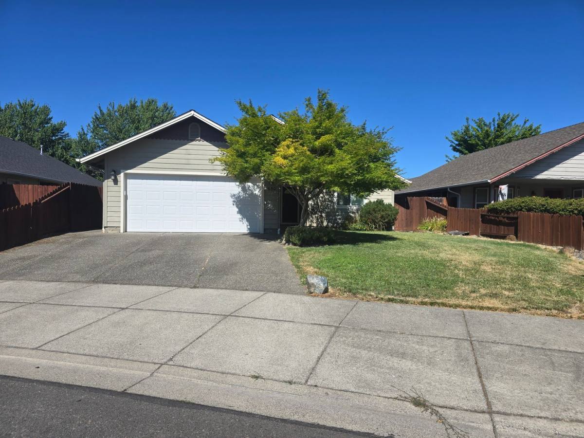 House for rent at 2650 SW Esther Lane, Grants Pass, OR 97527
