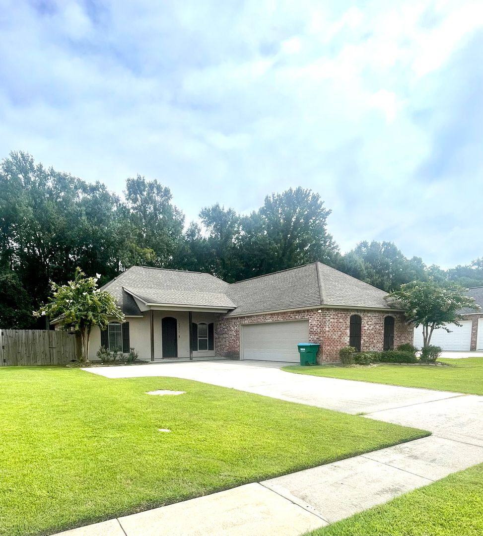 House for rent at 2366 Woodland Court, Port Allen, LA 70767