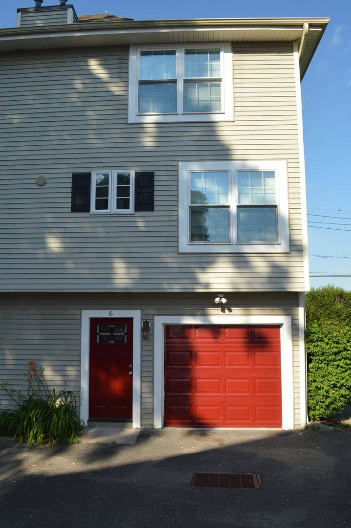 Apartment for rent at 2 Cottage St, Danbury, CT 06810