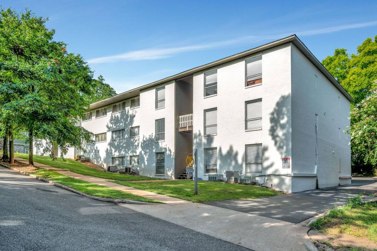 Townhouse for rent at 1640-1644 12th St S, Birmingham, AL 35205