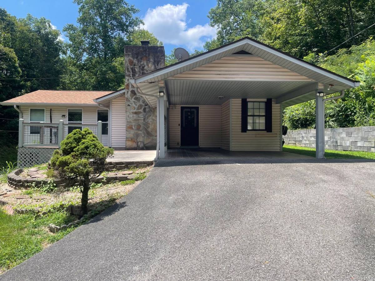 House for rent at 3308 Mr Marshall Dr, Pigeon Forge, TN 37863