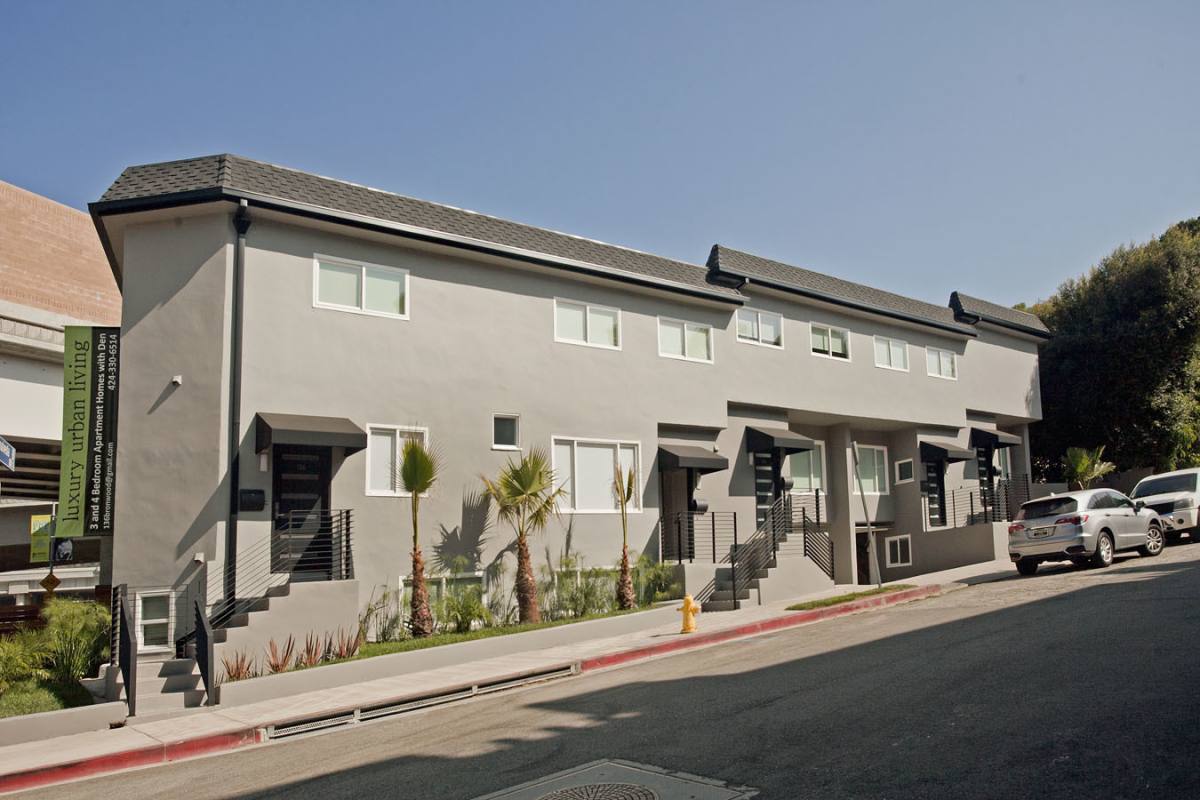 Apartment for rent at 136 Bronwood Ave, Los Angeles, CA 90049