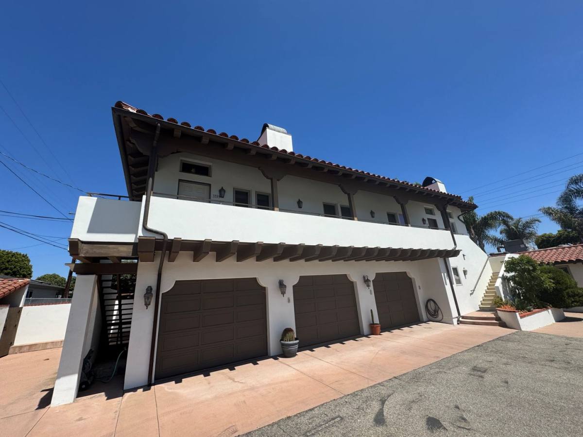 Apartment for rent at 3707 & 3709 Telegraph Rd, Ventura, CA 93003