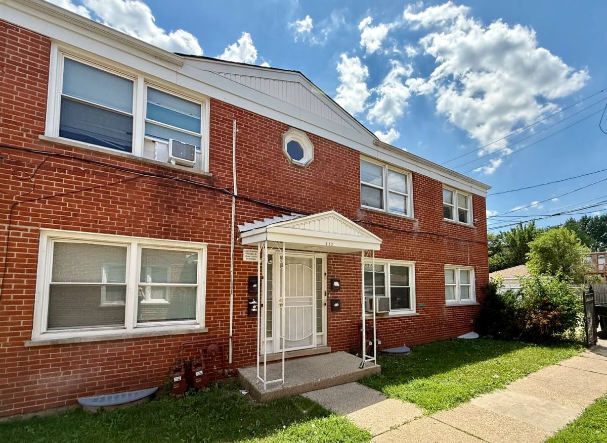Apartment for rent at 122 N Menard Ave, Chicago, IL 60644