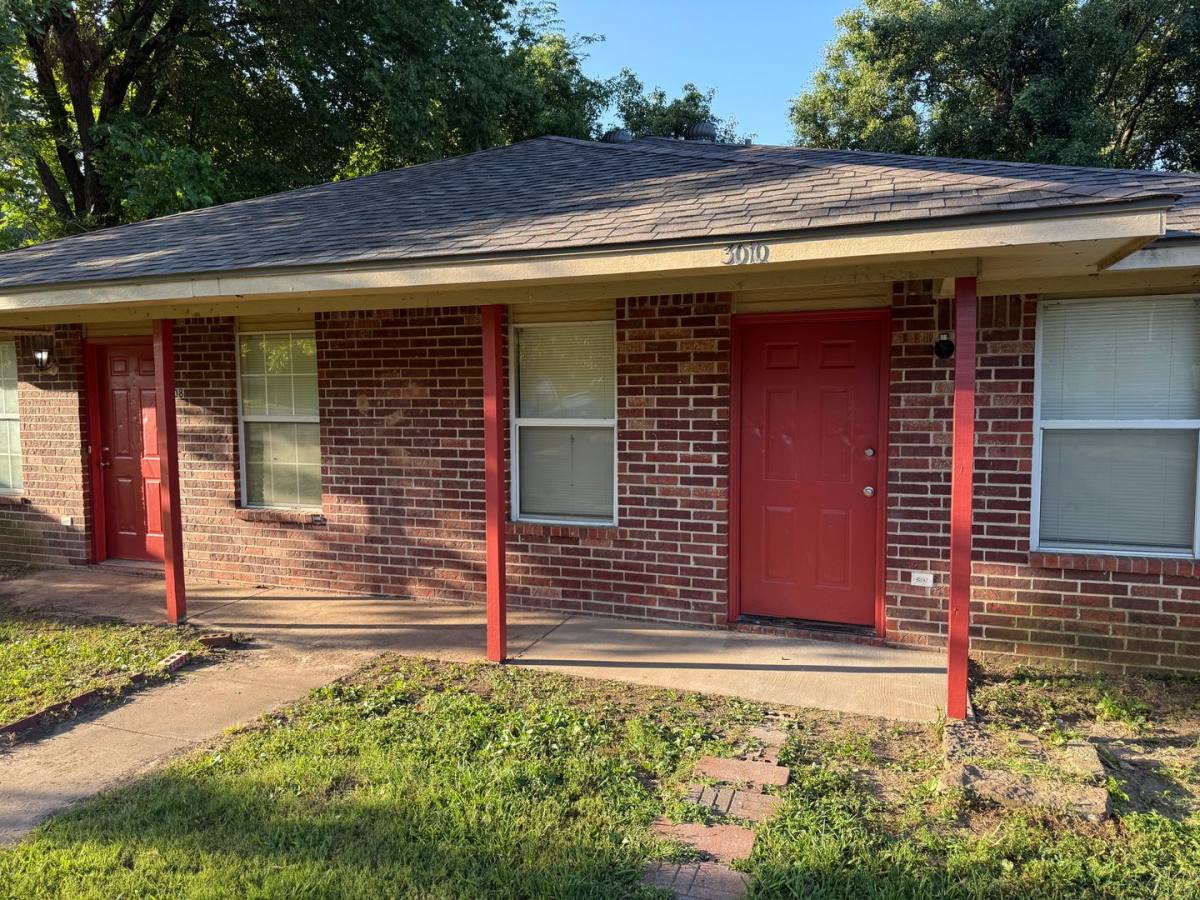 Apartment for rent at 3008 & 3010 Neis St, Fort Smith, AR 72904