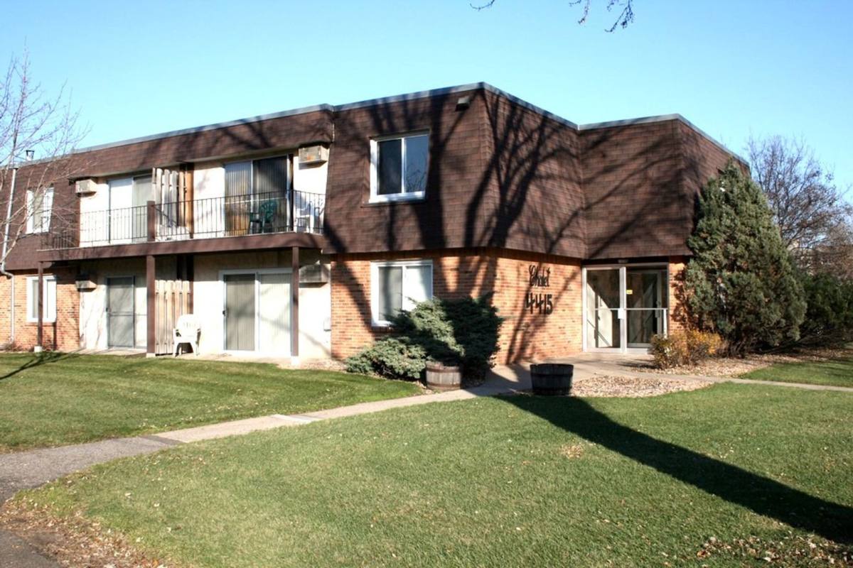 Apartment for rent at 4200 Parklawn Ave, Minneapolis, MN 55435