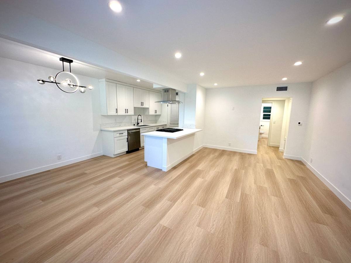 Apartment for rent at 1700 Del Valle Ave, Glendale, CA 91208
