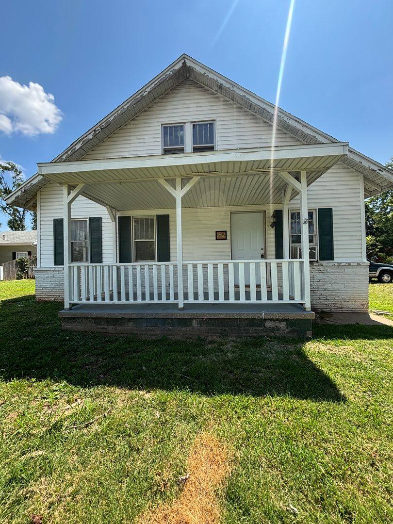 Apartment for rent at 202 N Scenic Ave, Springfield, MO 65802