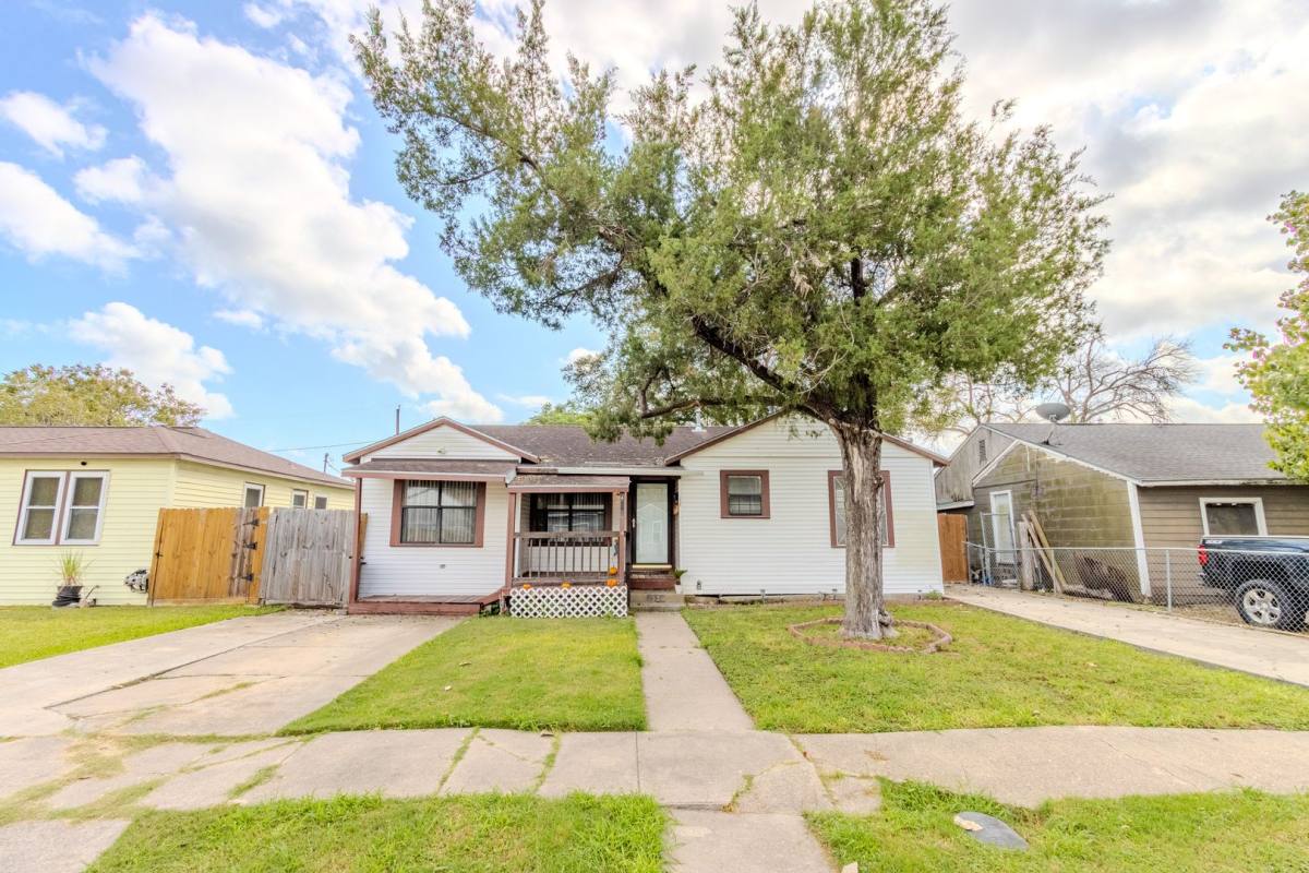 House for rent at 4326 Devon Dr, Corpus Christi, TX 78415